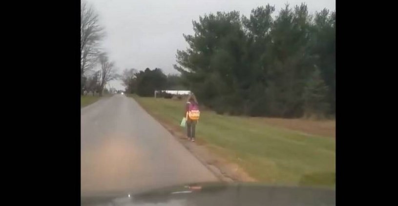 Hizo caminar a su hija de ocho kilómetros en pleno invierno por hacerle bullying a un compañero | Internacionales