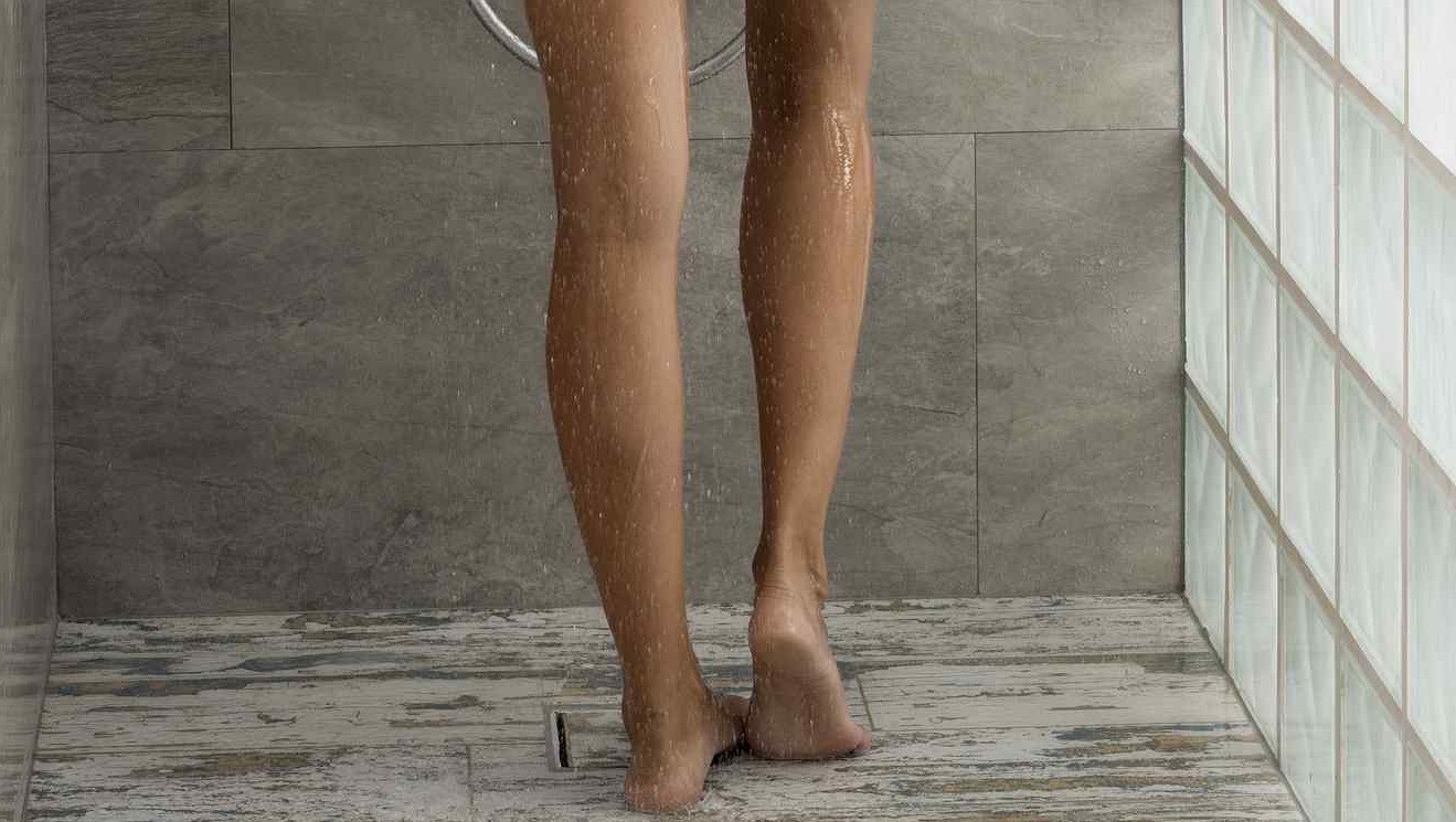 Denunció que la filmaron mientras se duchaba en un hotel y publicaron el video | Internacionales