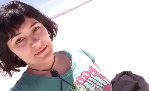 Cayó de su bicicleta tras esquivar un auto y murió atropellada por un camión | Actualidad