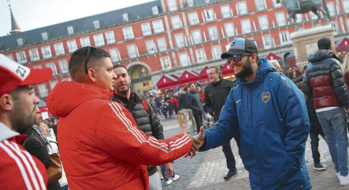 Superfinal: los sacrificios de los hinchas de River y Boca para viajar a Madrid | Deportes