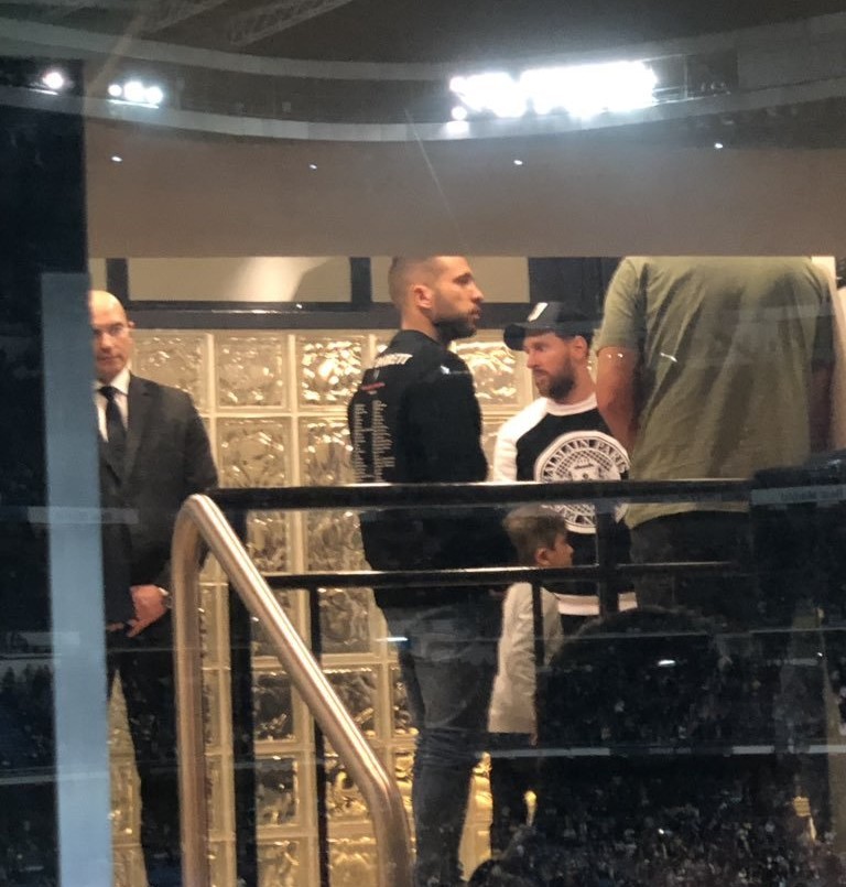 Messi mira el River-Boca desde un palco del estadio Bernabeu | Deportes