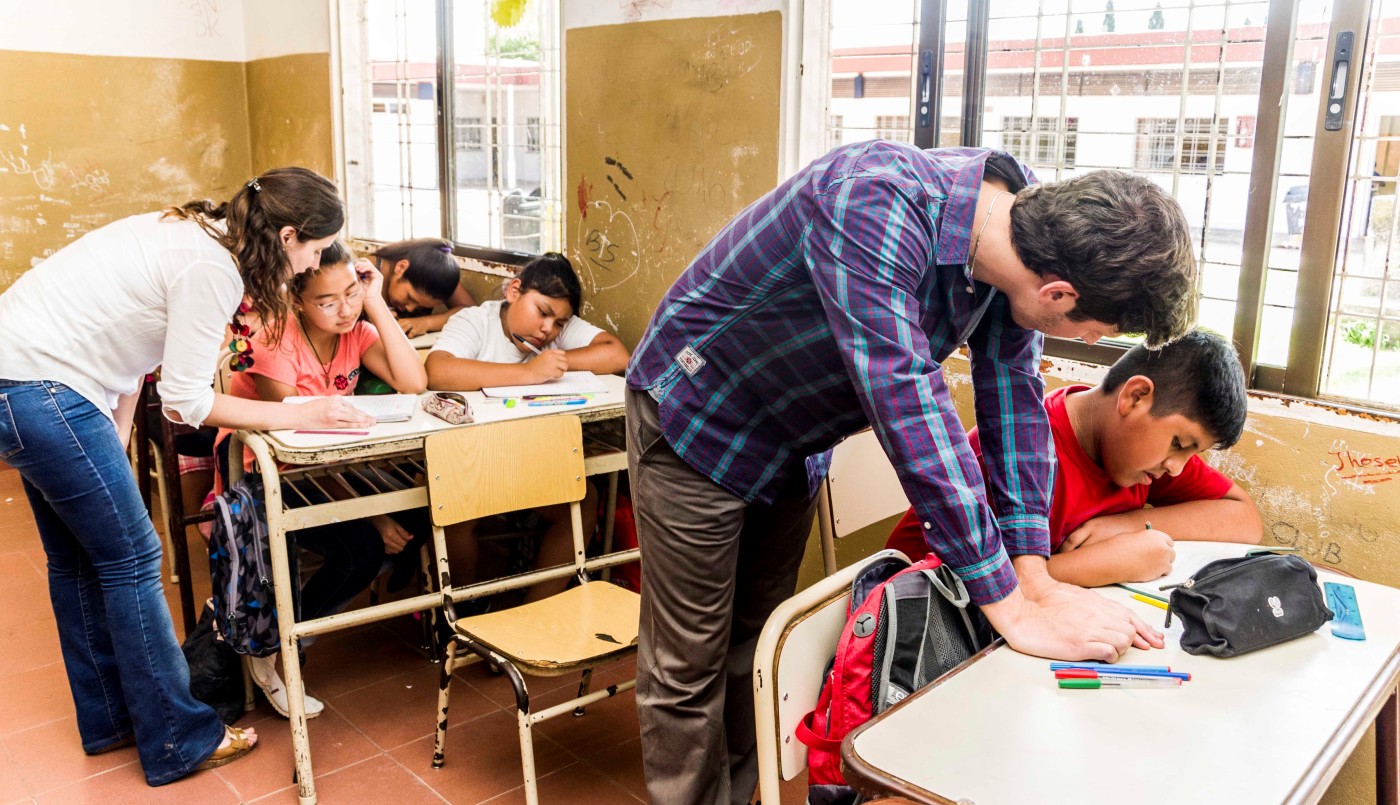 Jóvenes solidarios se capacitan para colaborar en escuelas de contextos vulnerables | Actualidad