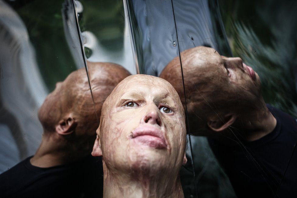 La historia del nene que sobrevivió tras ser tirado por su padre en un horno a leña | Internacionales