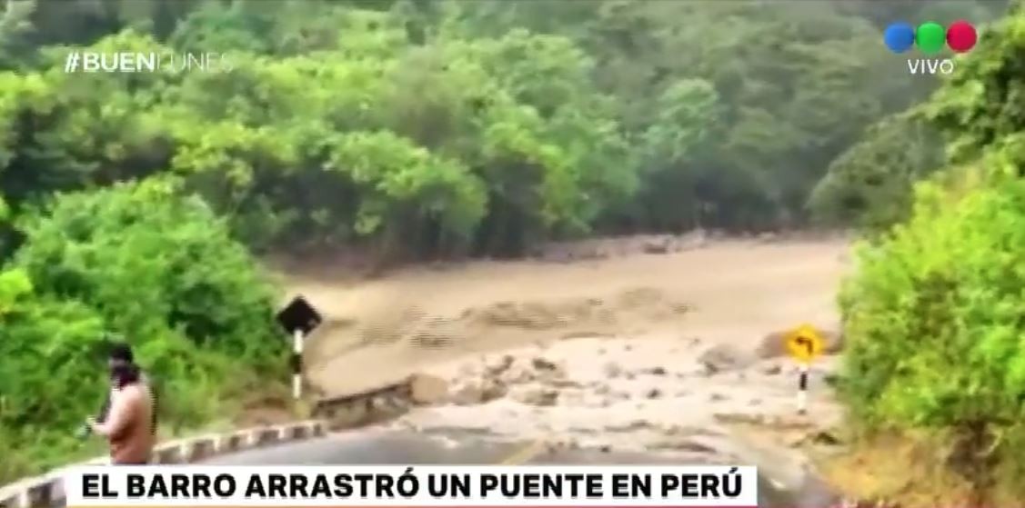Tres muertos, familias desaparecidas y puentes colapsados en Perú | Internacionales
