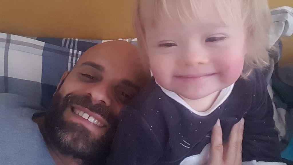 El hombre que adoptó a una nena con síndrome de down rechazada 20 veces | Redes