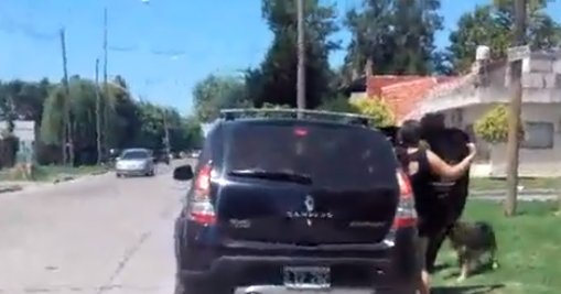Video: un perro corrió 15 cuadras detrás de la familia que lo abandonó | Actualidad