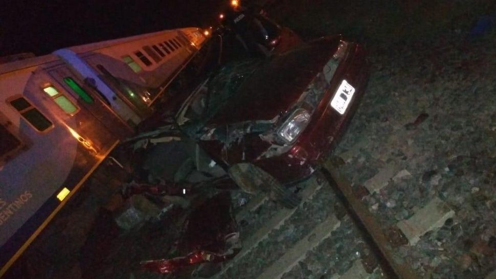 Hallaron 90 kilos de marihuana en un auto arrollado por un tren | Actualidad