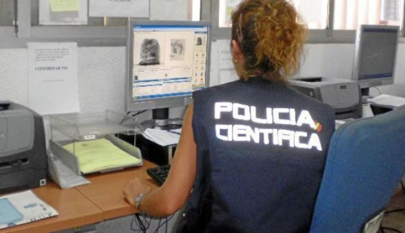 Una mujer policía fue a tomar las huellas de un asalto y se robó los ahorros de una jubilada | Actualidad