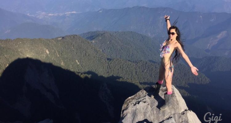 Una influencer que trepaba montrañas en bikini murió al caer a un precipicio | Redes