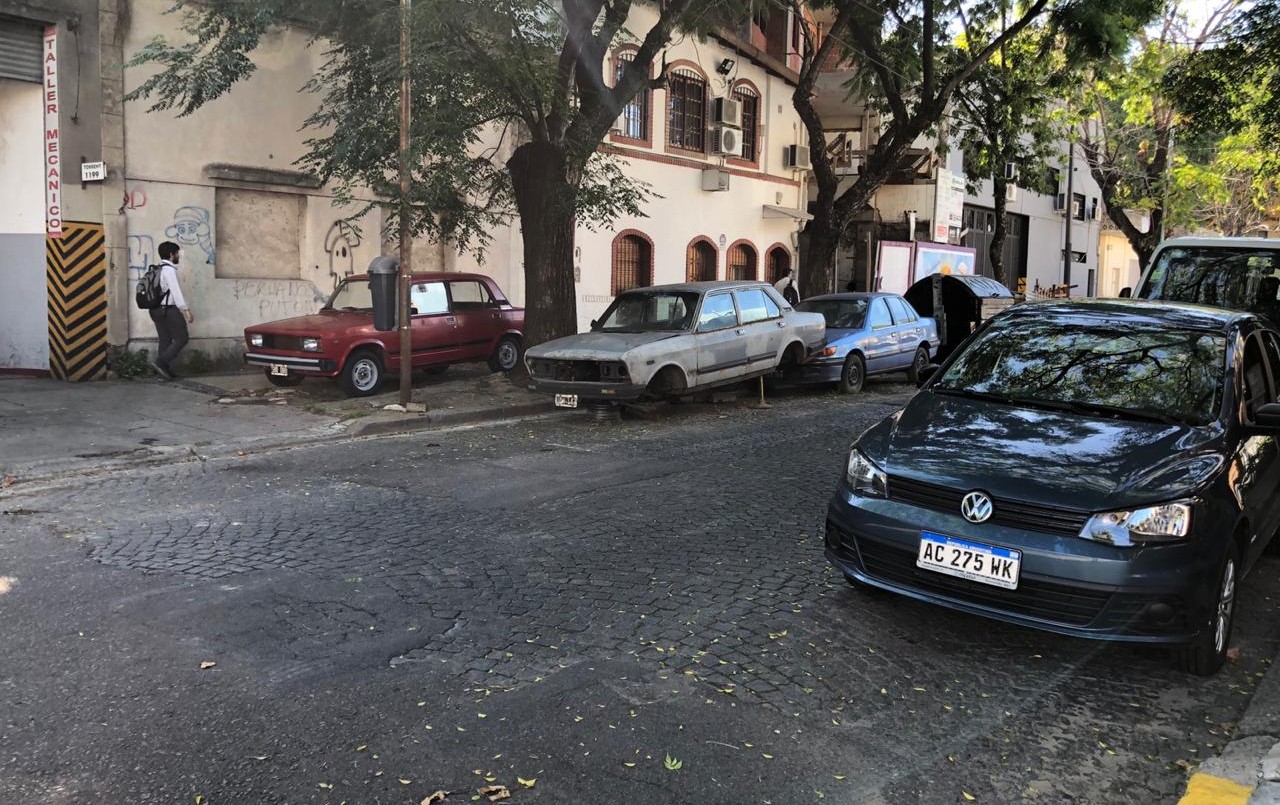 Villa Ortúzar, cementerio de autos abandonados | Actualidad