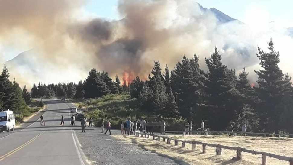 El incendio en Epuyén está fuera de control y afecta a más de 1550 hectáreas | Actualidad