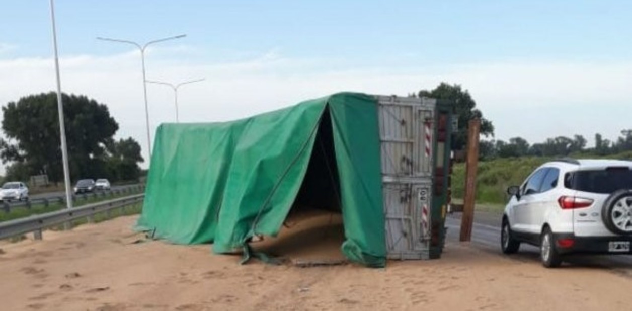 Robó, chocó 7 autos en la huida y se degolló antes de que lo atrape la policía | Actualidad