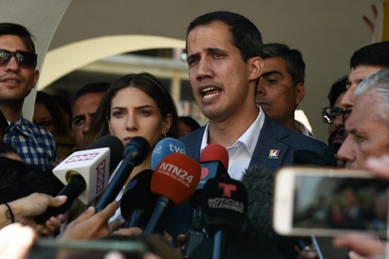 Guaidó advierte a militares que el bloqueo de ayuda es un crimen de "lesa humanidad" | Internacionales