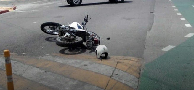 Bebé sufrió fractura de cráneo al caer de la moto en la que viajaba con sus padres | Actualidad