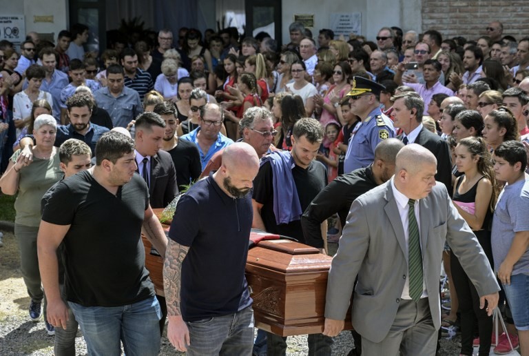 Aplausos y lágrimas en el último adiós a Emiliano Sala en Progreso | Actualidad