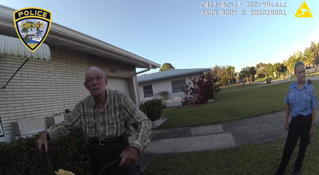 Viral tierno: a un hombre de 80 años le robaron su bicicleta y los policías le compraron una nueva | Redes