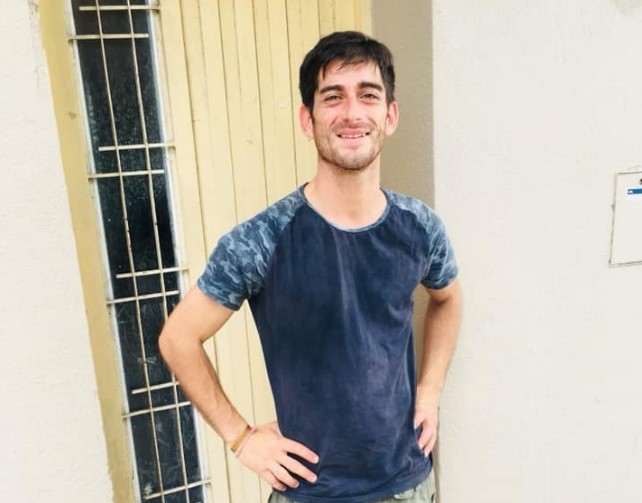 Vecina de La Plata pide trabajo para Matías, un joven que vive en la calle | Redes