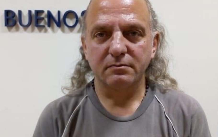 Detuvieron a profesor por abuso de una alumna: se hacía pasar por su hermano para permanecer prófugo | Actualidad