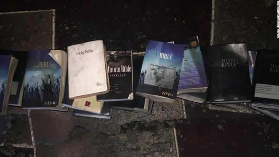 Un incendio arrasó con una iglesia en Estados Unidos, pero las biblias quedaron intactas | Curiosidades