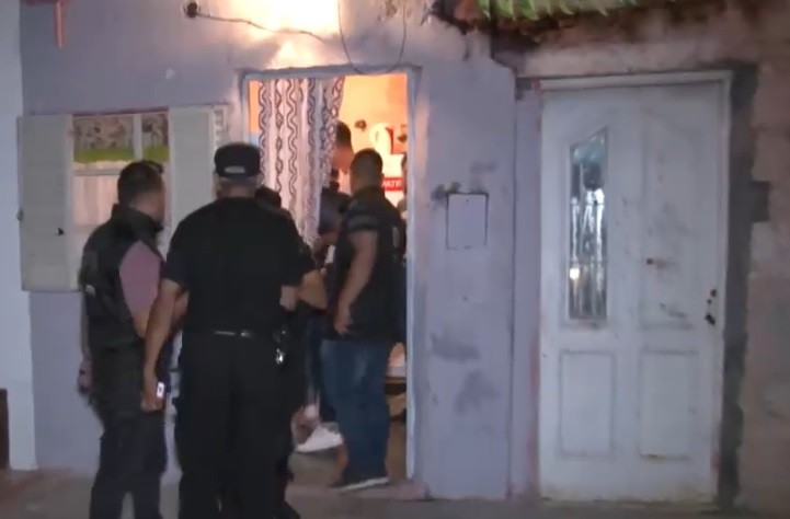 Rosario: entraron a su casa, lo secuestraron, le dispararon y lo tiraron en la autopista | Actualidad