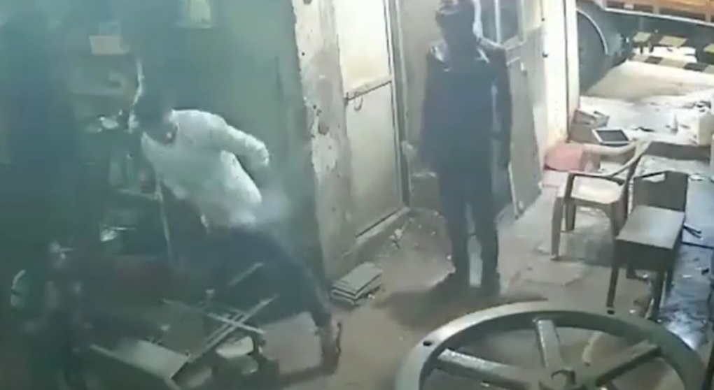 Video: le explotó el celular adentro del bolsillo del pantalón | Redes