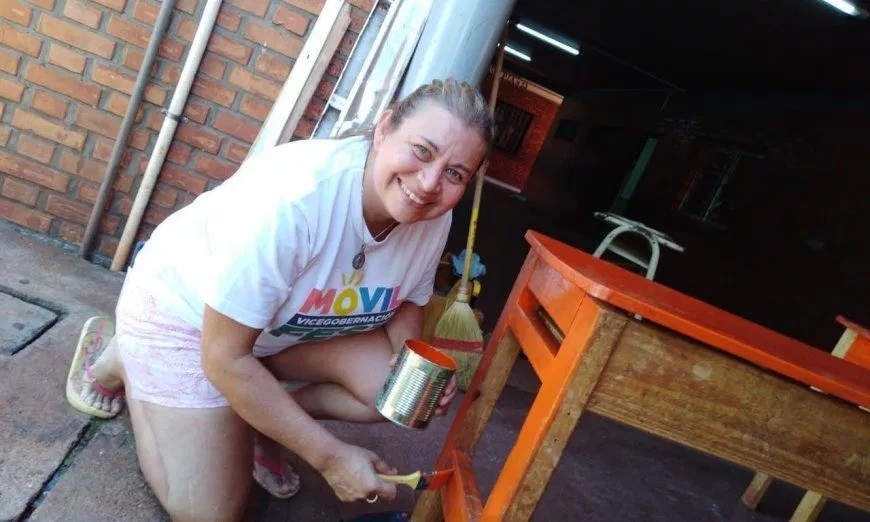 La ministra de Educación de Misiones pintó aulas y arregló pupitres en el feriado de Carnaval | Actualidad