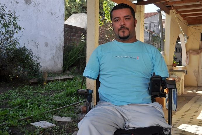 Sin brazos ni piernas, Nelson necesita que las autoridades hagan cumplir sus derechos | Actualidad