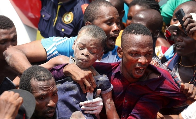 Más de 100 chicos quedaron atrapados en el derrumbe de una escuela en Nigeria | Internacionales