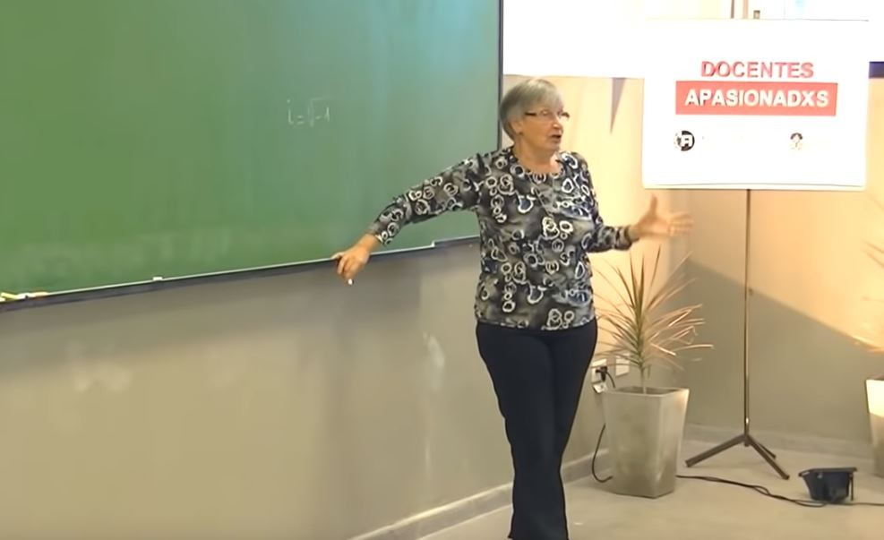 Vuelve la profesora jubilada que se hizo viral | Redes