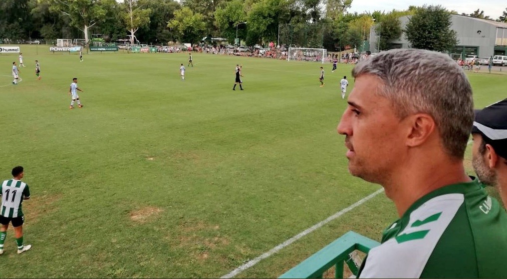 Fútbol, cultura y solidaridad: Crespo promueve la lectura en Banfield | Deportes