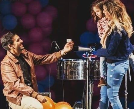 Le propuso matrimonio ante 12 mil personas | Curiosidades