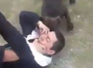 Pelea brutal: mientras era golpeado, el perro del agresor le arrancó una oreja | Actualidad