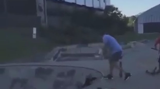 Video: un padre arremetió contra un grupo de nenes que le hacían bullying a su hijo | Curiosidades