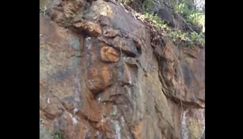 Viral milagroso: la mujer que vio la cara de Jesús en la ladera de una montaña | Curiosidades