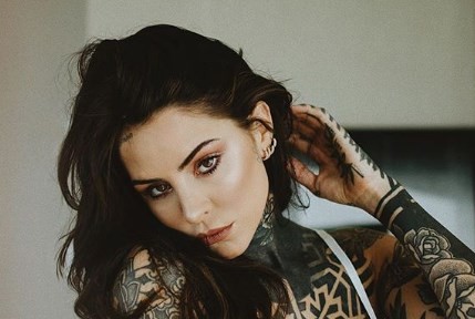 Cande Tinelli, al límite: volvió a romper Instagran con una foto en topless y una serpiente pitón en el cuello | Espectáculos