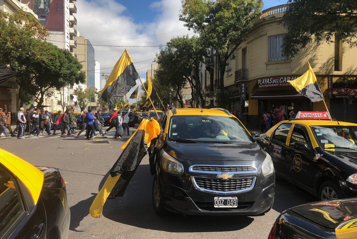 Taxistas protestan en el centro contra Uber y Cabify | Actualidad