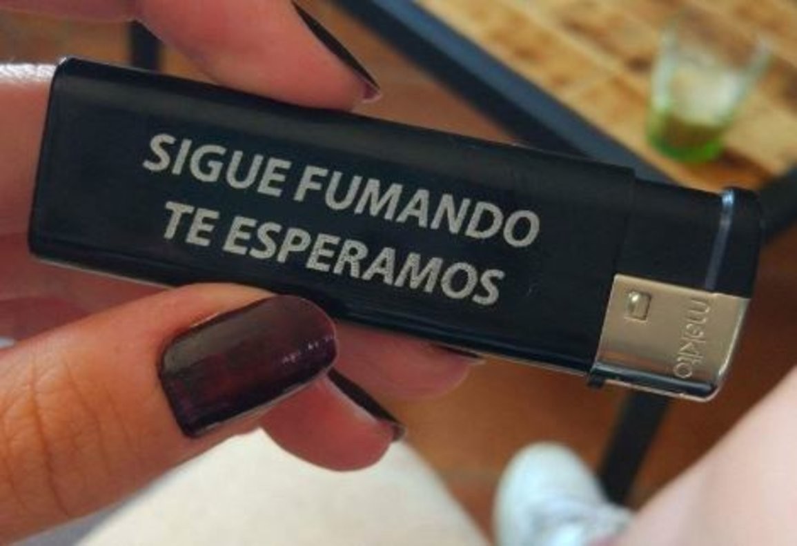 El mensaje viral de una funeraria española: "Sigue fumando, te estamos esperando" | Redes