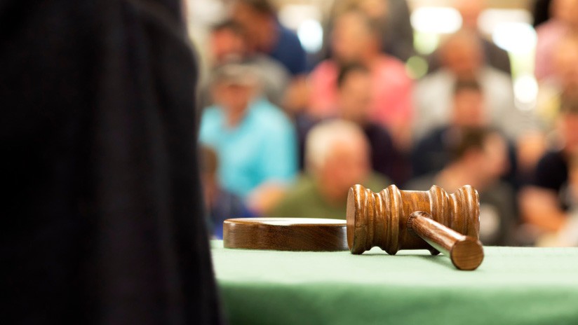 Demandó a sus padres por destruir su colección de películas porno y les pide una indemnización de 86.000 dólares | Redes