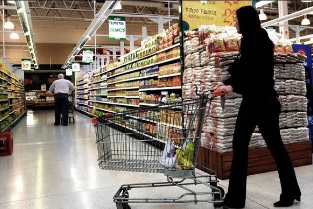 Las medidas: acuerdo de precios por 6 meses, freno de tarifas y beneficios en créditos | Política