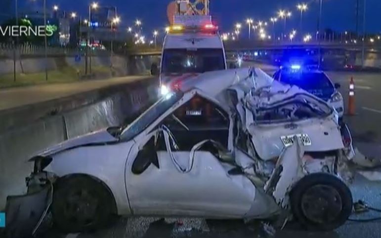 Grave accidente en la Panamericana: chocaron un auto y un camión | Actualidad