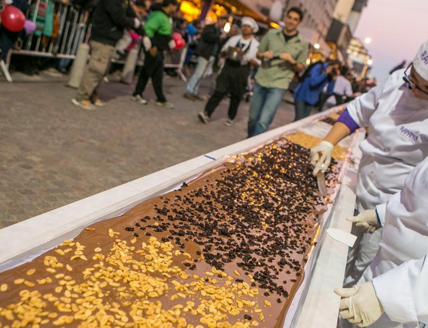 Semana Santa: el huevo y la barra de chocolate más grandes del mundo, 80% de reservas hoteleras y el éxodo a Chile | Actualidad