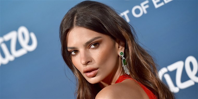 Emily Ratajkowski rompió Instagram: foto en topless y sorpresivo cambio de look | Espectáculos