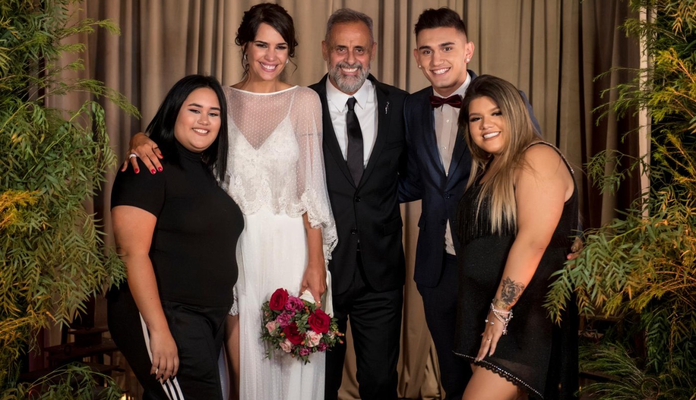 El insólito look de Rocío Rial en el casamiento de su padre | Espectáculos