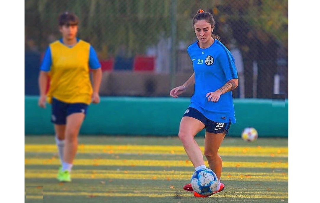 "Buscan a 20 chicas y las tienen en condiciones horribles": la lucha del fútbol femenino en Argentina | Deportes