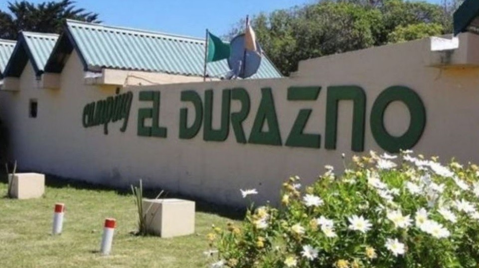 Prisión domiciliaria para los tres jóvenes acusados de violar a una menor en Miramar | Actualidad