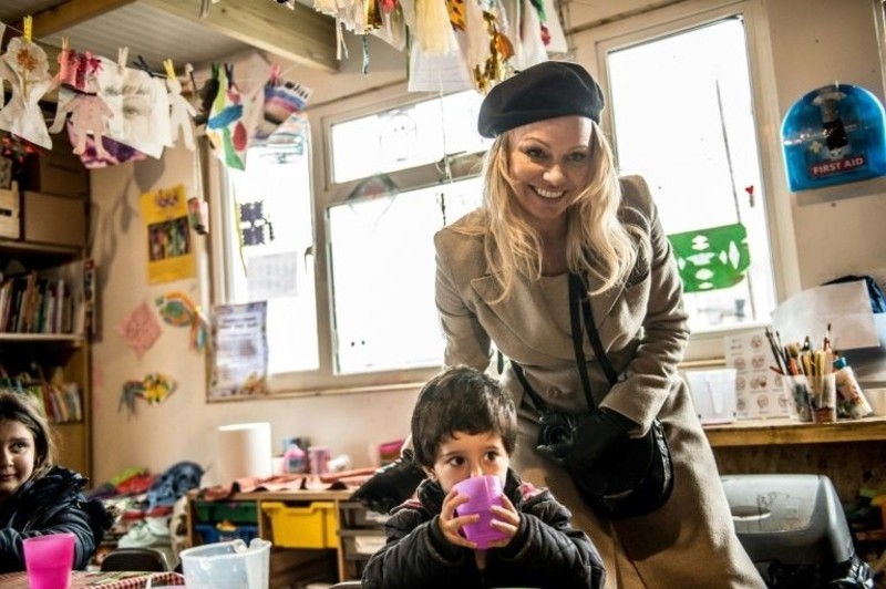 Estalló Pamela Anderson: fue a una subasta solidaria y se recaudó mas para Notre Dame que para niños pobres | Espectáculos