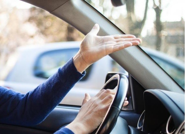 ¿Cuándo puede usarse la bocina? Sólo el 10% de los conductores lo sabe | Actualidad