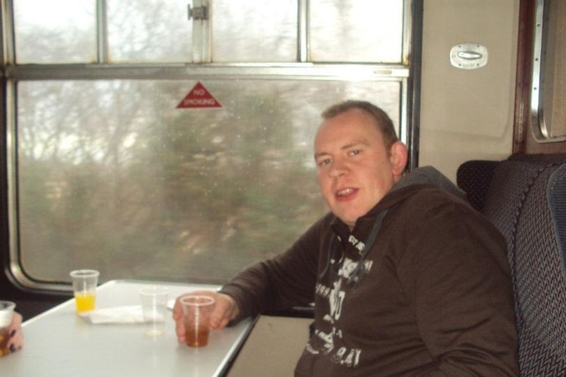 El terrible caso del hombre que parece "embarazado" por las cinco hernias que tienen en el estómago | Curiosidades