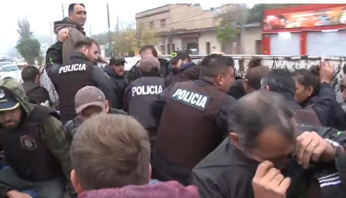 Megaoperativo en La Plata: desbarataron a una banda que comercializaba droga | Actualidad