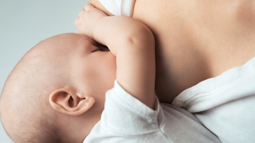 Bebés amamantados tienen menos riesgo de ser obesos, según la Organización Mundial de la Salud | Actualidad